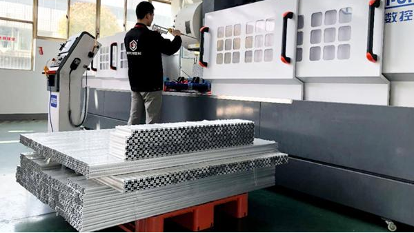 鋁型材框架的穩(wěn)定性由什么決定的？